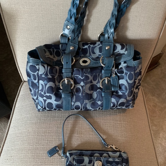 Coach top turn lock vintage
shoulder bag with wristlet matching - Picture 6 of 9